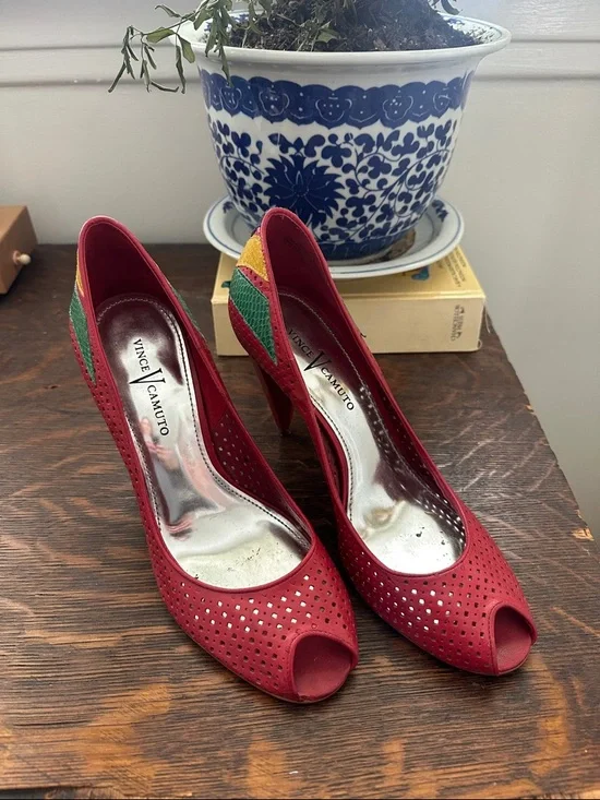 Vintage Red High Heel Pumps with Multicolor Accent - Picture 2 of 6